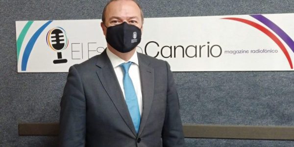Augusto Hidalgo en los estudios de El Espejo Canario