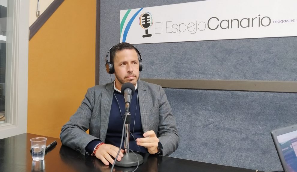 Héctor Suárez en los estudios de El Espejo Canario