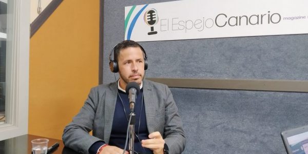 Héctor Suárez en los estudios de El Espejo Canario