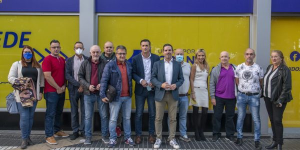 Bravo de Laguna con el Consejo local de Gáldar