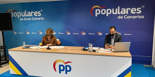 Pepa Luzardo y Ángel Sabroso en una comparecencia de prensa | Foto: PP
