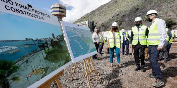 Un momento de la visita de Álvaro Rodríguez Dapena al puerto de Granadilla | Foto: puertocanarias.com