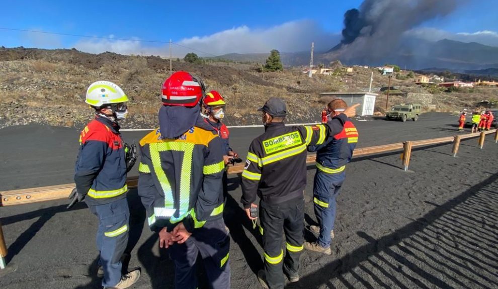 Bomberos durante una actuación | Foto: CCOO