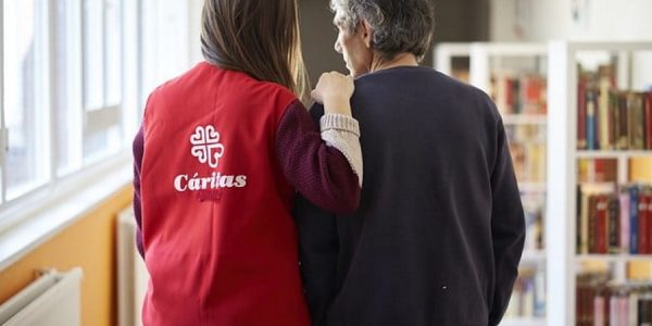 Voluntaria de Cáritas