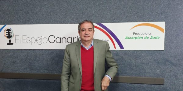 Francisco Moreno en los estudios de EL Espejo Canario