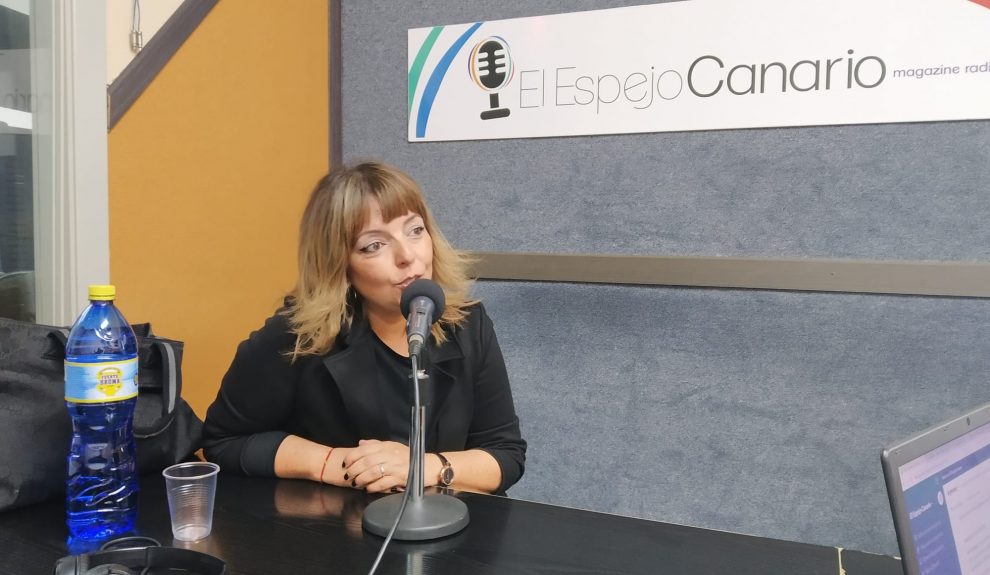 Gloria Cabrera en los estudios de El Espejo Canario