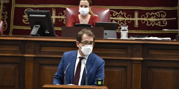 Iñaki Lavandera en el Parlamento canario | Foto: PSOE