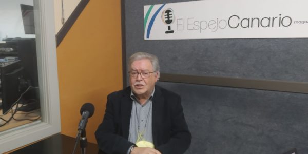 José Miguel Bravo de Laguna en los estudios de El Espejo Canario