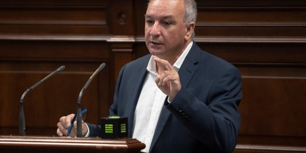 Luis Campos | Foto: Parlamento de Canarias