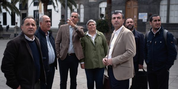 Manuel Domínguez con alcaldes del PP | Foto: Partido Popular