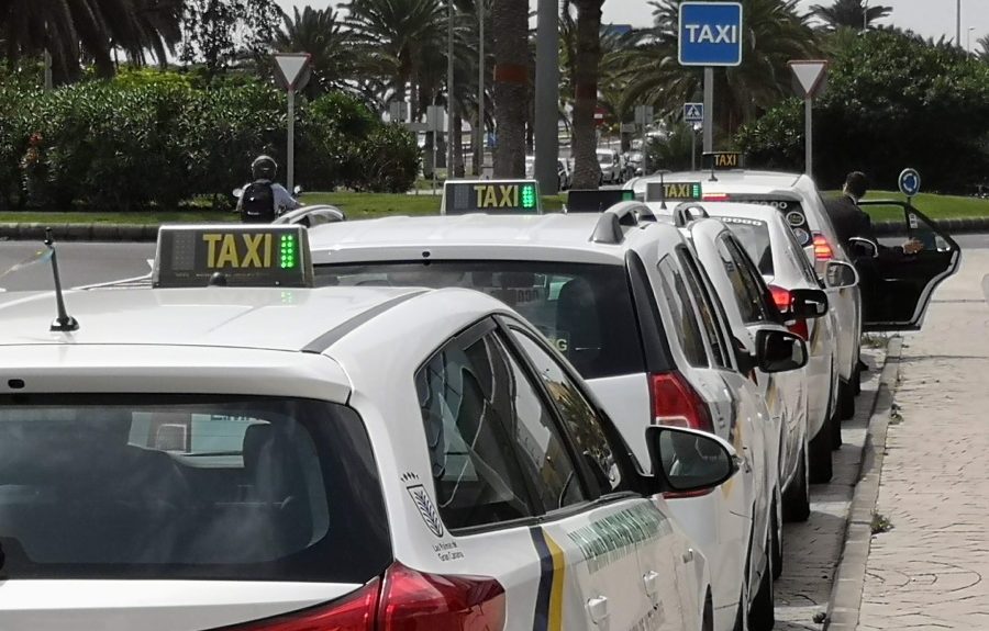 El descanso de los taxis crea división en el sector