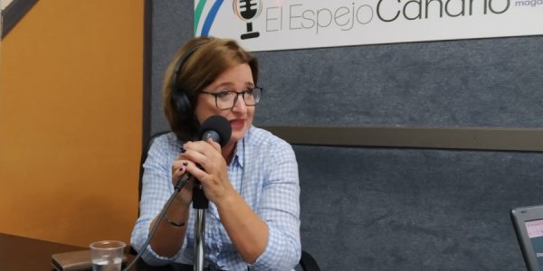 Encarna Galván en los estudios de El Espejo Canario