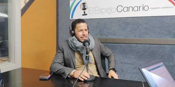 Héctor Suárez en los estudios de El Espejo Canario