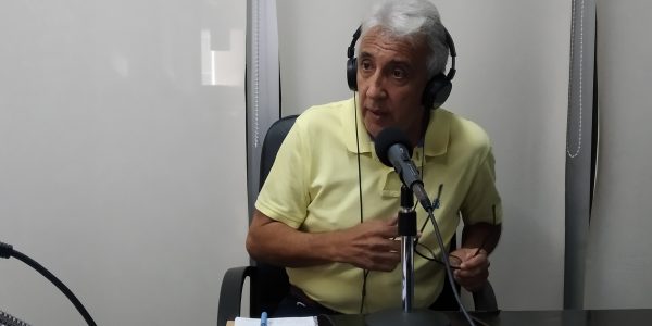 Cristo García en los estudios de El Espejo Canario