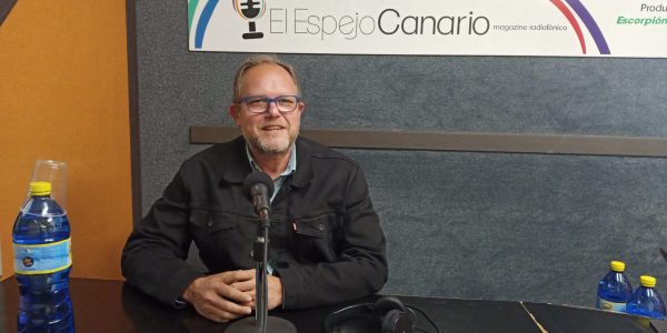 José Eduardo Ramírez en los estudios de El Espejo Canario