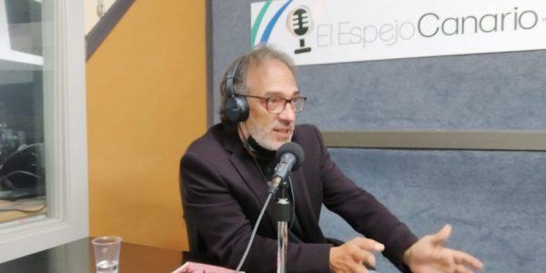 Luis Miranda en los estudios de El Espejo Canario