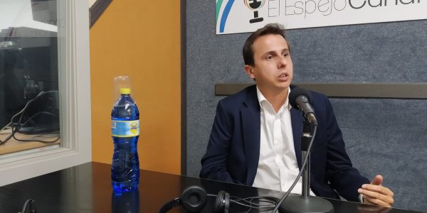 Luis Rúa-Figueroa en los estudios de El Espejo Canario
