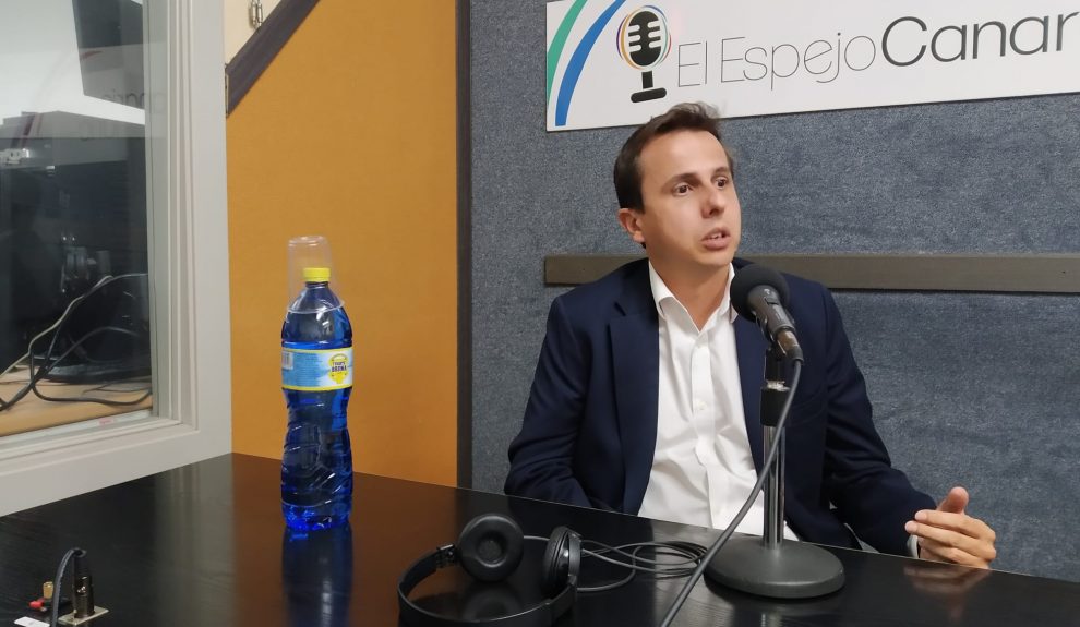 Luis Rúa-Figueroa en los estudios de El Espejo Canario