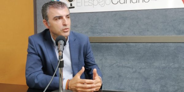 Manuel Domínguez en los estudios de El Espejo Canario