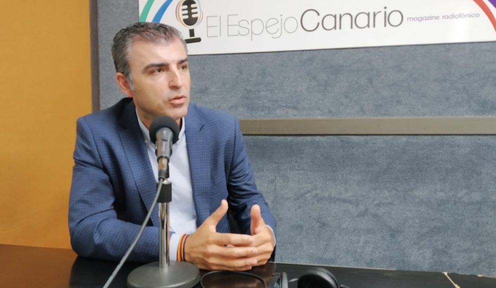 Manuel Domínguez en los estudios de El Espejo Canario