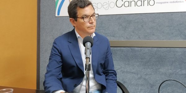 Pablo Rodríguez en los estudios de El Espejo Canario