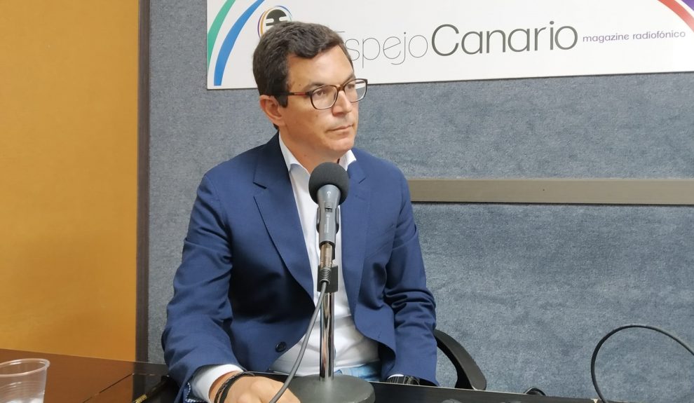 Pablo Rodríguez en los estudios de El Espejo Canario