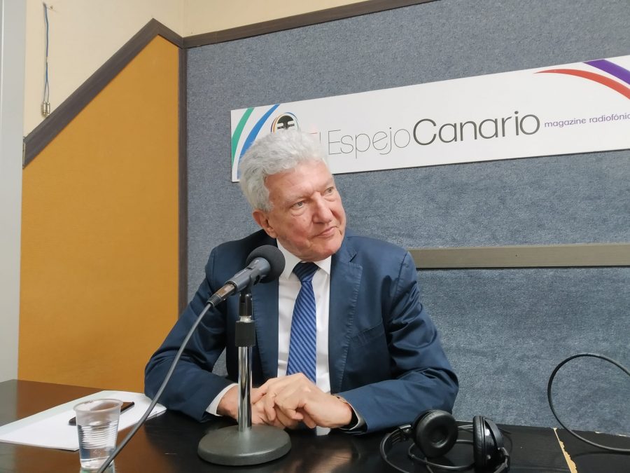 Pedro Quevedo en los estudios de El Espejo Canario Pedro Quevedo en los estudios de El Espejo Canario