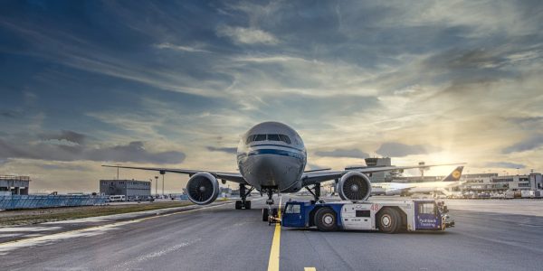 Avión en el aeropuerto de Tenerife | Foto: Ashotel