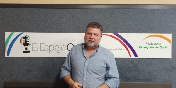 Francisco Rodríguez en los estudios de El Espejo Canario