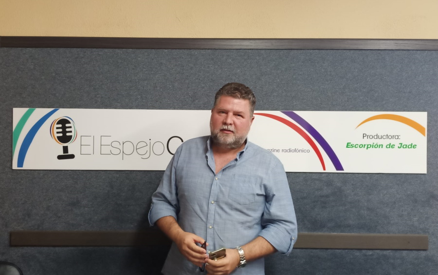 Francisco Rodríguez en los estudios de El Espejo Canario