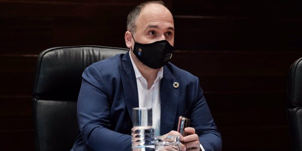 José Antonio Valbuena reconoce la lentitud en la penetración de las renovables