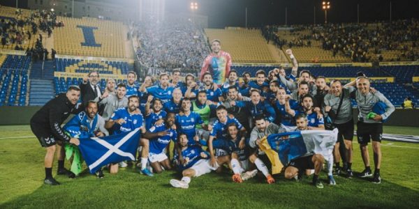 Jugadores del CD Tenerife tras su victoria en el estadio de Gran Canaria | Foto: CD Tenerife