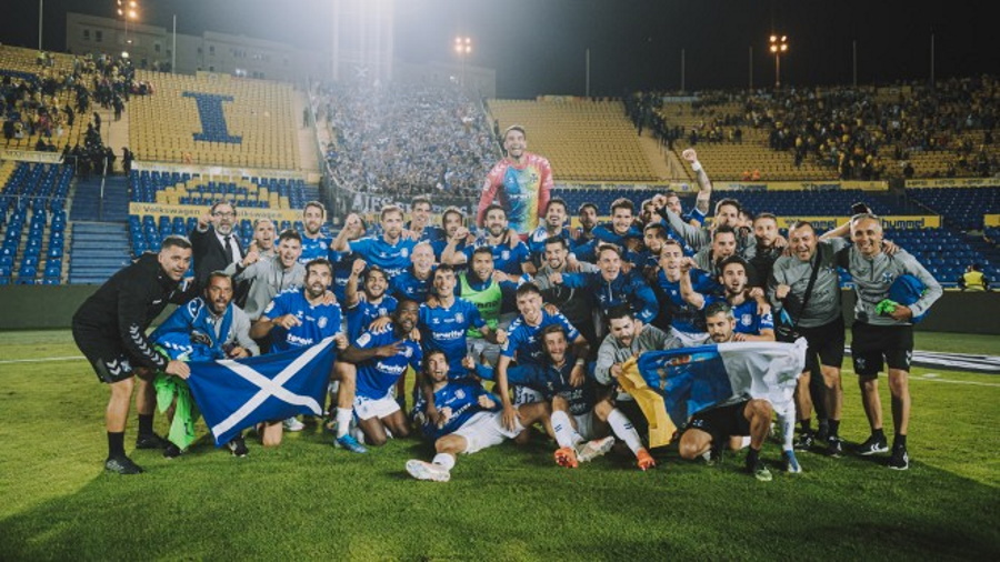 Jugadores del CD Tenerife tras su victoria en el estadio de Gran Canaria | Foto: CD Tenerife