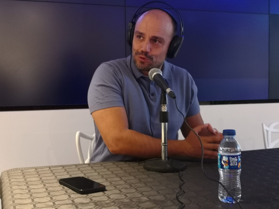 Alfonso Cabello en nuestro estudio en la Casa del Carnaval de Santa Cruz de Tenerife Alfonso Cabello en nuestro estudio en la Casa del Carnaval de Santa Cruz de Tenerife