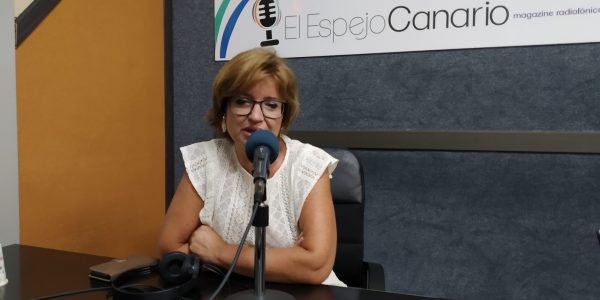 Encarna Galván en los estudios de El Espejo Canario