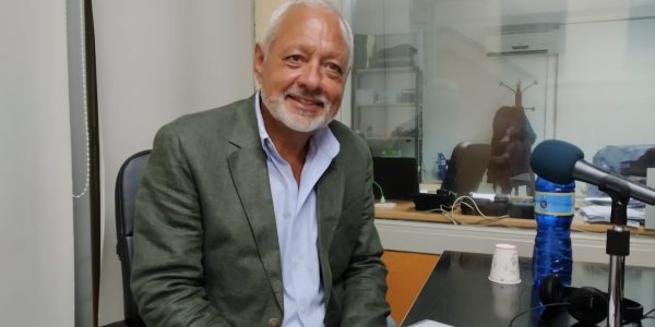 Javier Puga en los estudios de EL Espejo Canario