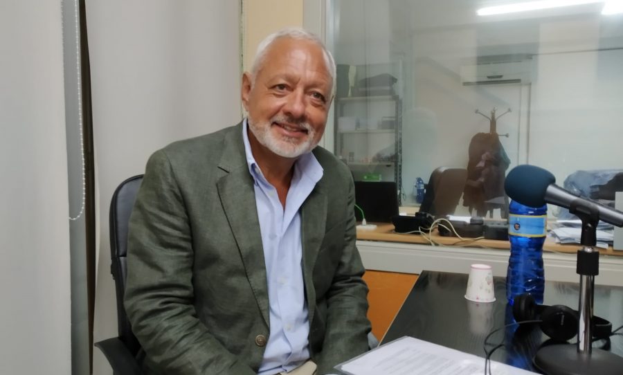 Javier Puga en los estudios de EL Espejo Canario Javier Puga en los estudios de EL Espejo Canario