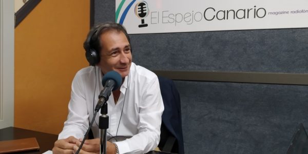 Luis Padrón en los estudios de El Espejo Canario