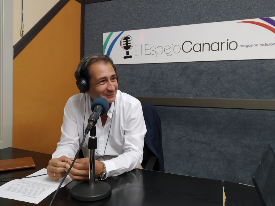 Luis Padrón en los estudios de El Espejo Canario Luis Padrón en los estudios de El Espejo Canario