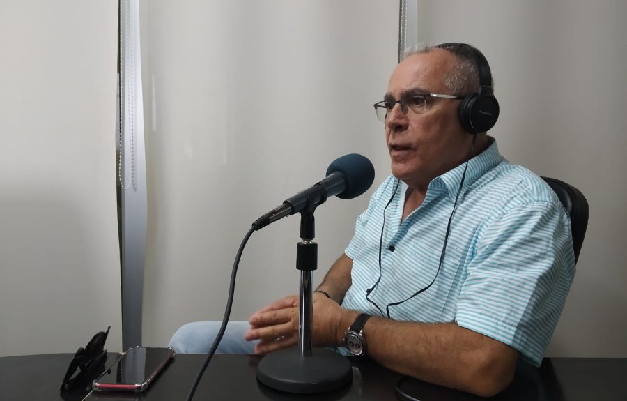 Paco Rodriguez en los estudios de El Espejo Canario