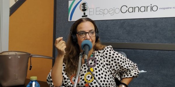 Águeda Borges en los estudios de El Espejo Canario