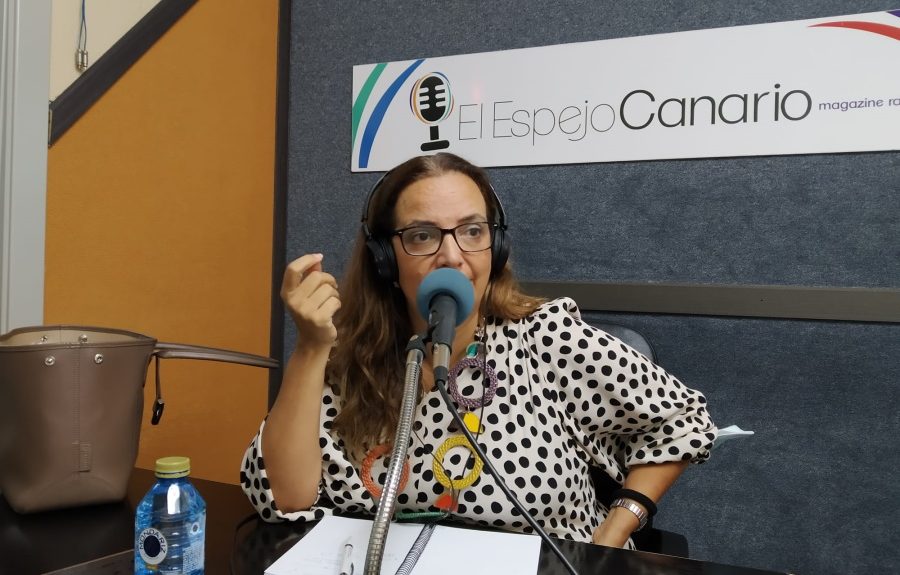 Águeda Borges en los estudios de El Espejo Canario