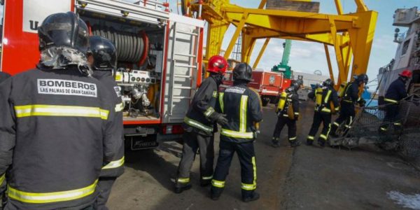 Bomberos de Las Palmas de Gran Canaria durante una actuación | Foto: CCOO