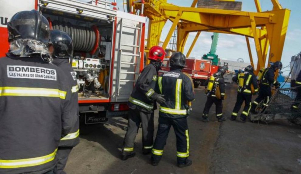 Bomberos de Las Palmas de Gran Canaria durante una actuación | Foto: CCOO