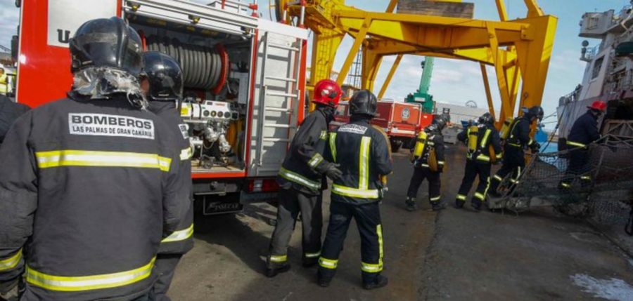 Bomberos de Las Palmas de Gran Canaria durante una actuación | Foto: CCOO Bomberos de Las Palmas de Gran Canaria durante una actuación | Foto: CCOO