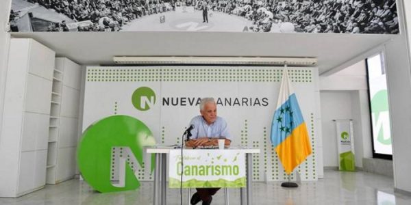 El dirigente de NC, Carmelo Ramírez, explica en rueda de prensa el problema con la inscripción del partido.