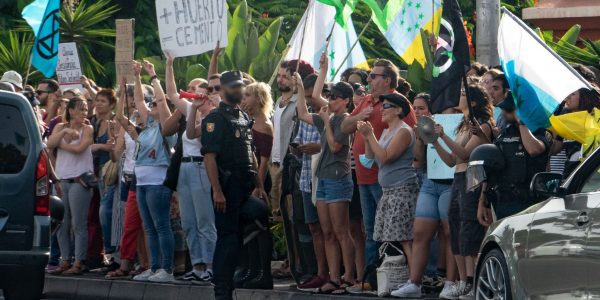 Concentración contra el circuito del motor de Tenerife | Foto: Alfonso Boullón - Salvar La Tejita
