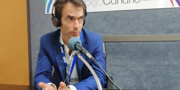 Germán Suárez en los estudios de El Espejo Canario
