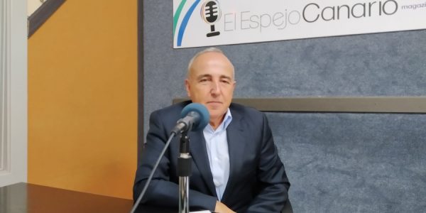 Manuel Padrón en los estudios de El Espejo Canario