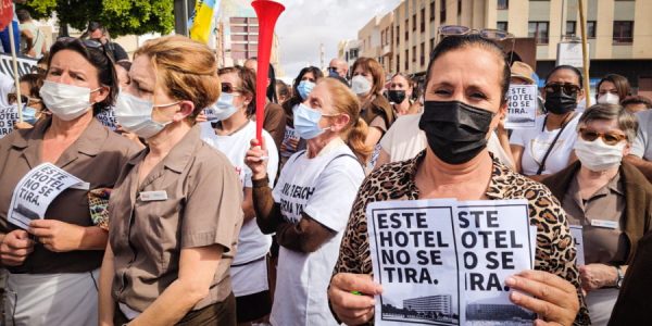 Concentración de trabajadores de los hoteles RIU en Fuerteventura